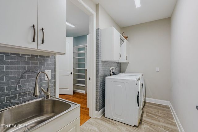 159 Silver Maple St, Lenoir City, TN 37771