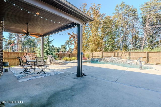 159 Silver Maple St, Lenoir City, TN 37771