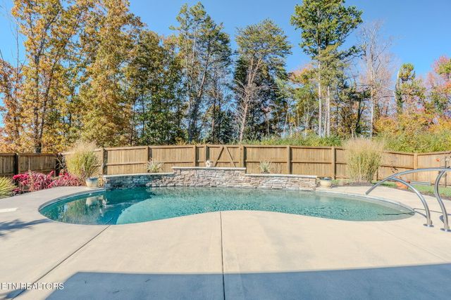 159 Silver Maple St, Lenoir City, TN 37771