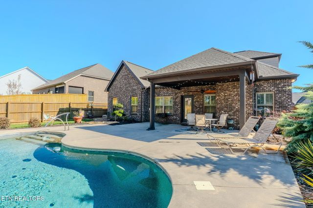 159 Silver Maple St, Lenoir City, TN 37771