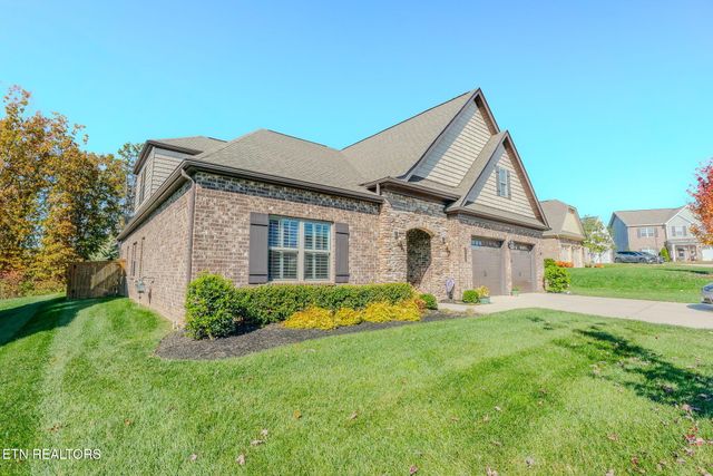 159 Silver Maple St, Lenoir City, TN 37771