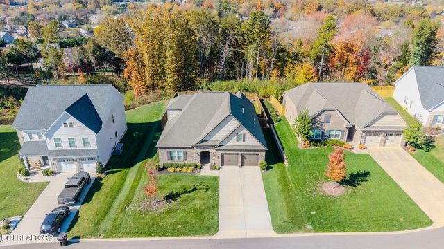 159 Silver Maple St, Lenoir City, TN 37771