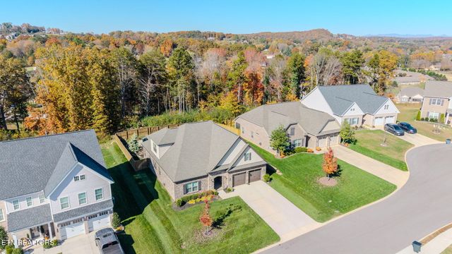 159 Silver Maple St, Lenoir City, TN 37771