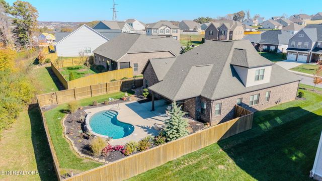 159 Silver Maple St, Lenoir City, TN 37771