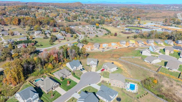 159 Silver Maple St, Lenoir City, TN 37771