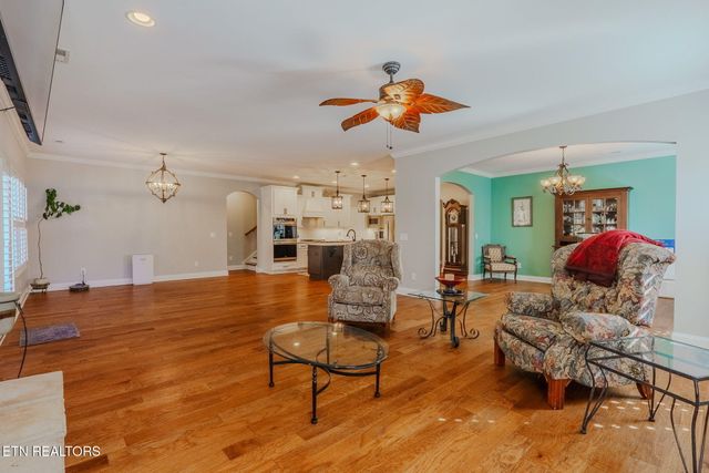 159 Silver Maple St, Lenoir City, TN 37771