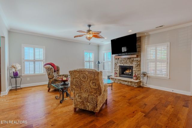 159 Silver Maple St, Lenoir City, TN 37771