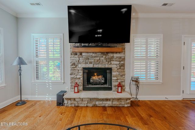 159 Silver Maple St, Lenoir City, TN 37771