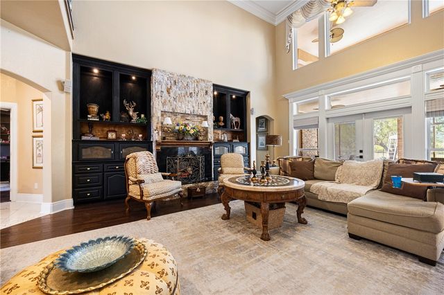 1 W Bar Le Doc Dr, Corpus Christi, TX 78414