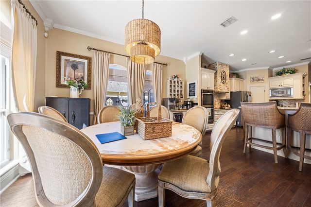 1 W Bar Le Doc Dr, Corpus Christi, TX 78414