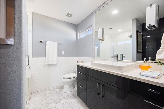 1 W Bar Le Doc Dr, Corpus Christi, TX 78414