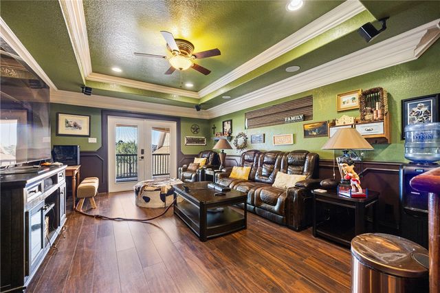 1 W Bar Le Doc Dr, Corpus Christi, TX 78414