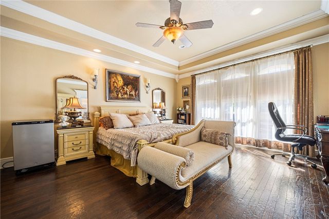 1 W Bar Le Doc Dr, Corpus Christi, TX 78414