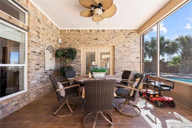 1 W Bar Le Doc Dr, Corpus Christi, TX 78414