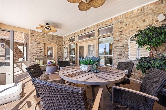 1 W Bar Le Doc Dr, Corpus Christi, TX 78414