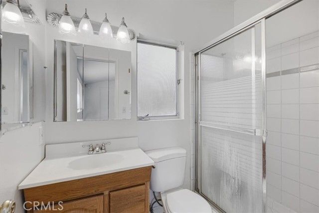 20447 Oxnard Street, Woodland Hills (los Angeles), CA 91367