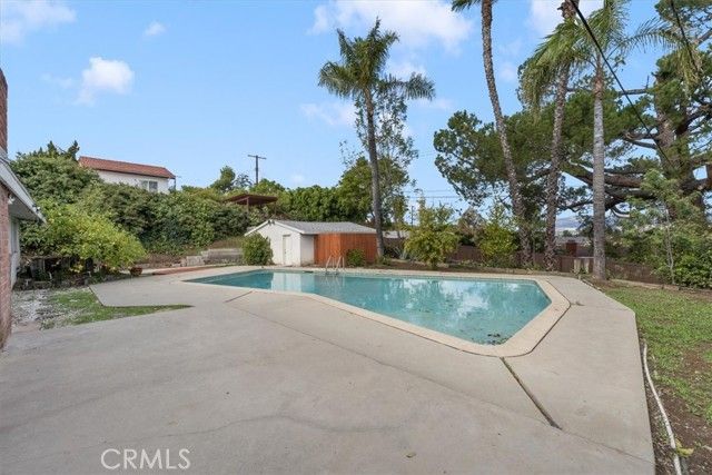 20447 Oxnard Street, Woodland Hills (los Angeles), CA 91367