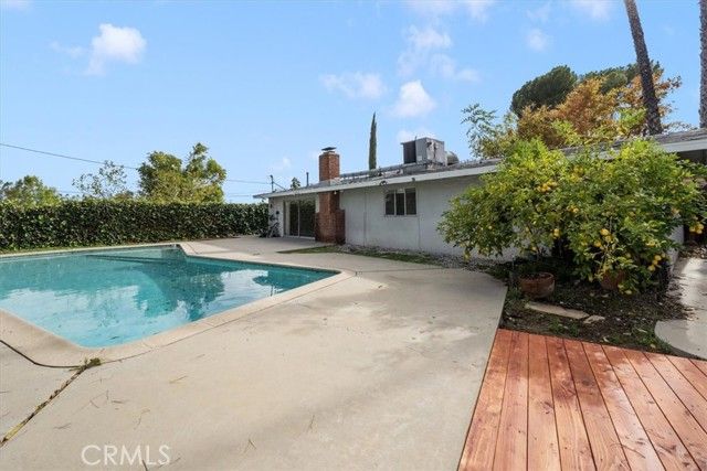 20447 Oxnard Street, Woodland Hills (los Angeles), CA 91367