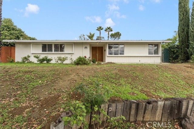 20447 Oxnard Street, Woodland Hills (los Angeles), CA 91367