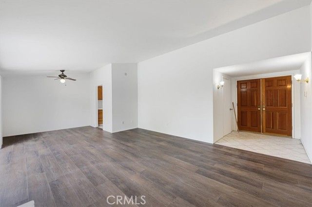 20447 Oxnard Street, Woodland Hills (los Angeles), CA 91367