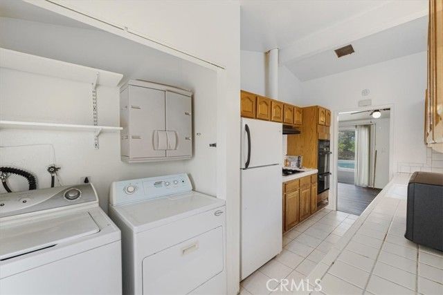 20447 Oxnard Street, Woodland Hills (los Angeles), CA 91367