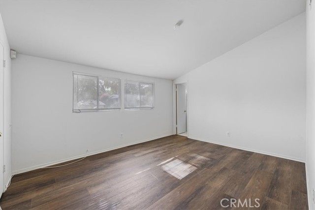 20447 Oxnard Street, Woodland Hills (los Angeles), CA 91367