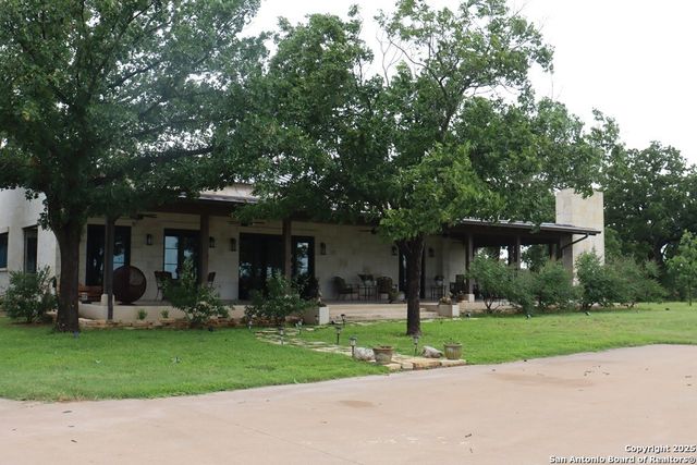 772 Luckenbach Rd., Fredericksburg, TX 78028