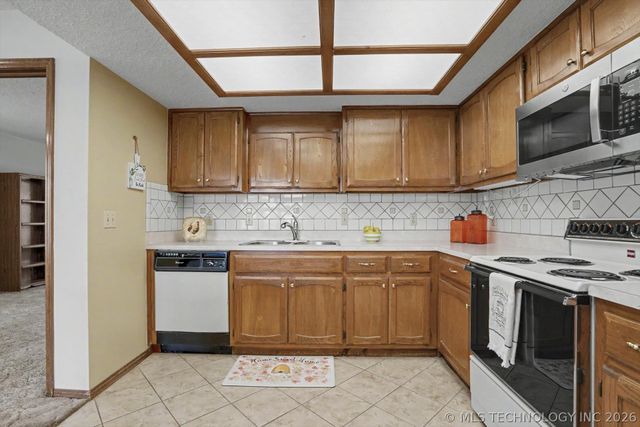 12502 E 77th Place North, Owasso, OK 74055