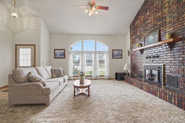 12502 E 77th Place North, Owasso, OK 74055