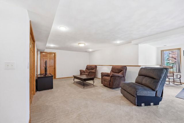 11497 Ridgecrest Drive, Roscoe, IL 61073