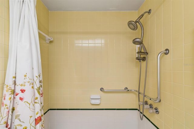 5095 BAY STREET NE 110, St Petersburg, FL 33703