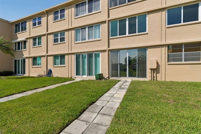 5095 BAY STREET NE 110, St Petersburg, FL 33703