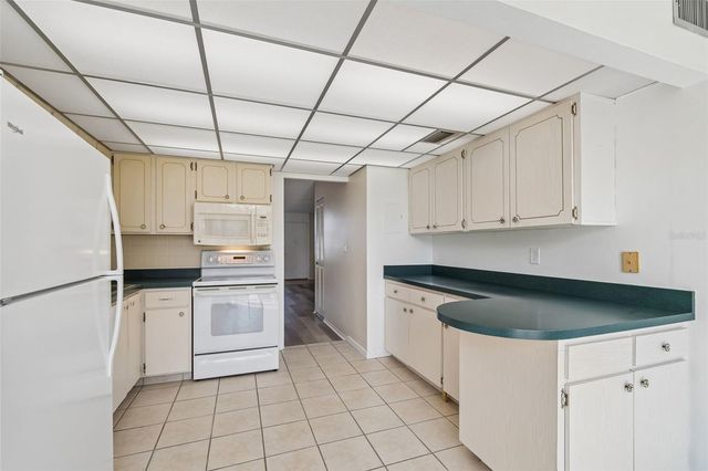 5095 BAY STREET NE 110, St Petersburg, FL 33703