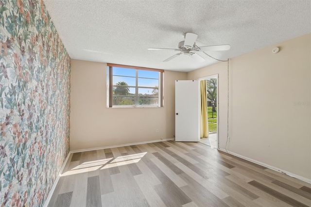 5095 BAY STREET NE 110, St Petersburg, FL 33703