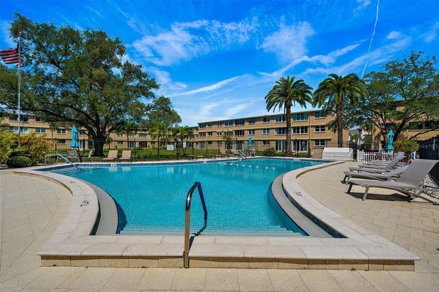 5095 BAY STREET NE 110, St Petersburg, FL 33703