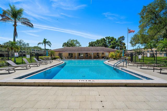 5095 BAY STREET NE 110, St Petersburg, FL 33703