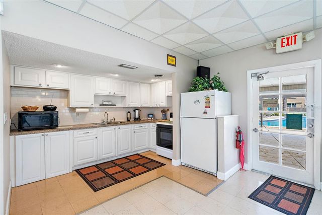 5095 BAY STREET NE 110, St Petersburg, FL 33703