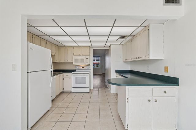 5095 BAY STREET NE 110, St Petersburg, FL 33703