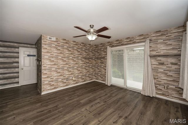 2460 Lampong Drive 100C, Mehlville, MO 63125