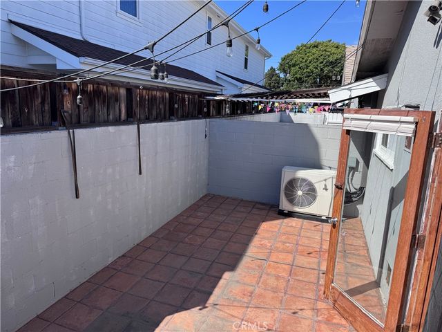 360 16th Place, Costa Mesa, CA 92627