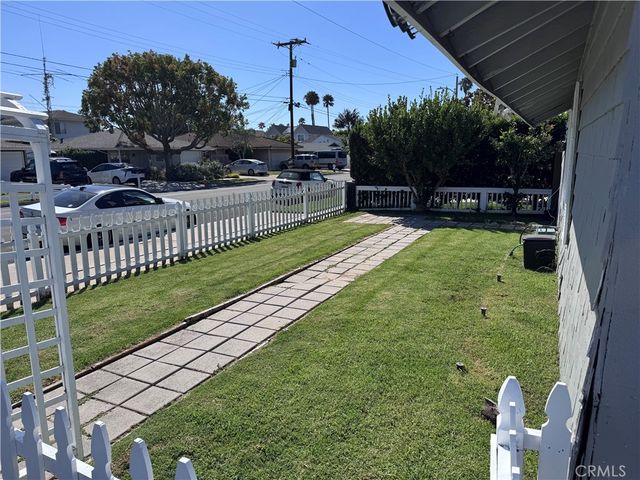 360 16th Place, Costa Mesa, CA 92627