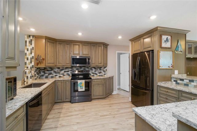 907 69TH STREET NW, Bradenton, FL 34209