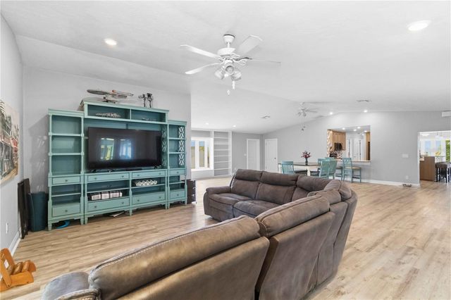 907 69TH STREET NW, Bradenton, FL 34209