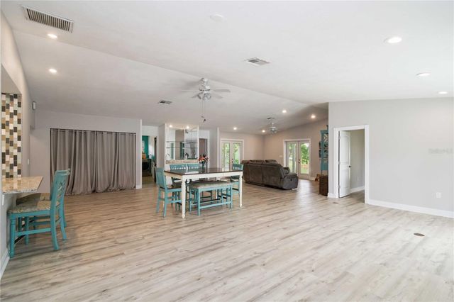 907 69TH STREET NW, Bradenton, FL 34209