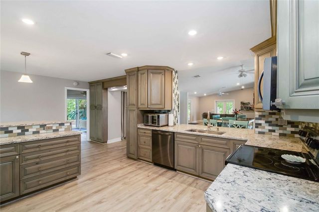 907 69TH STREET NW, Bradenton, FL 34209