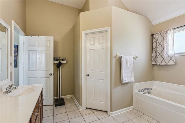 11799 VILLAGE CENTER ST, Arlington, TN 38002