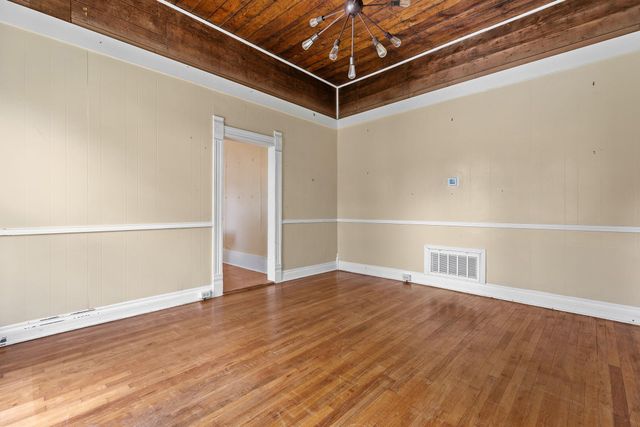 504 Gresham ST, Smithville, TX 78957