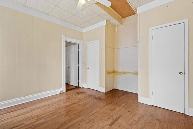 504 Gresham ST, Smithville, TX 78957