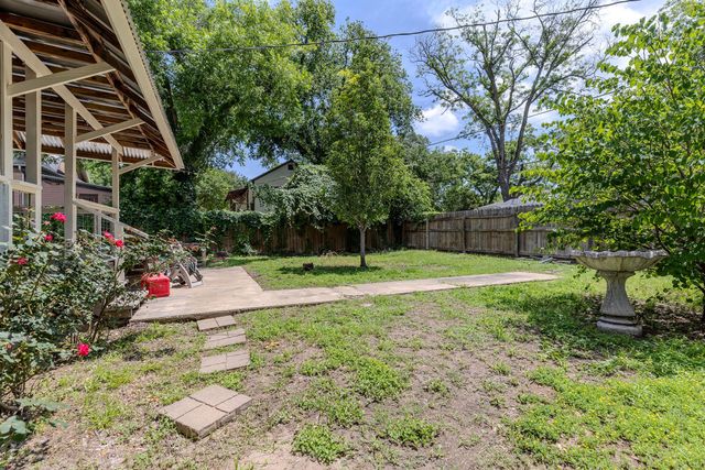 504 Gresham ST, Smithville, TX 78957