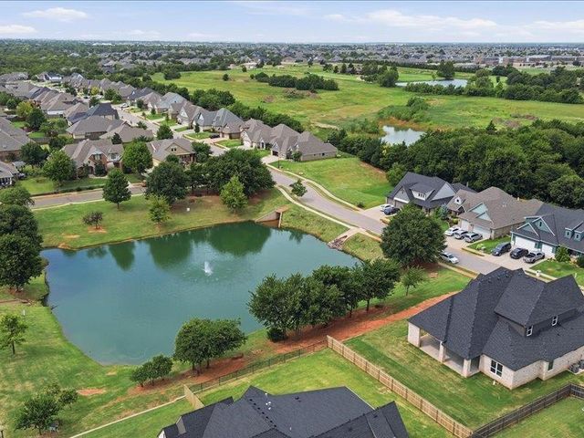 2524 Bretton Lane, Edmond, OK 73012